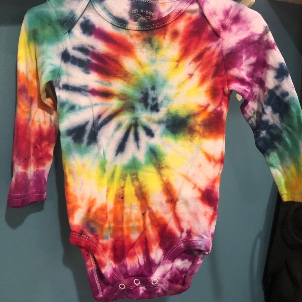 🌈 Hand-Made Tie-Dye Onesie for Baby (1 of a kind)